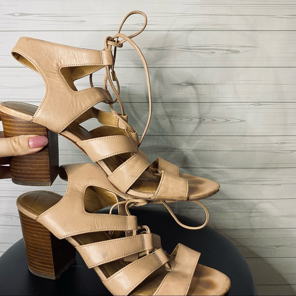Coach US 9 $195 Ivory Sandals Heels Beige Leather.